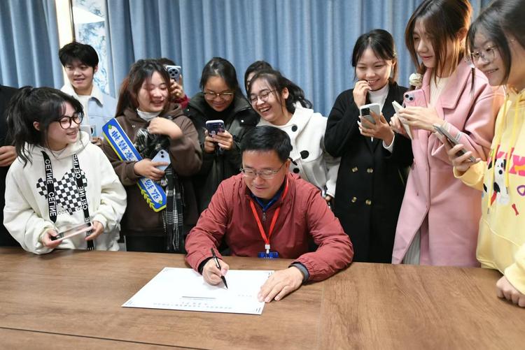 院士进学院——聚焦绿能数智现代产业高质量发展产学研活动 院士进学院——聚焦绿能数智现代产业高质量发展产学研活动
