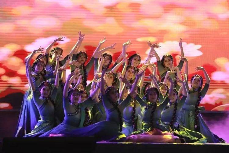 成都文理学院举行第二十一届科技文化博览节开幕式暨2024年迎新晚会 成都文理学院举行第二十一届科技文化博览节开幕式暨2024年迎新晚会