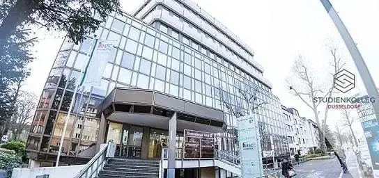 江苏高校学生境外学习政府奖学金德国研学团,抵达杜塞预科学院参访