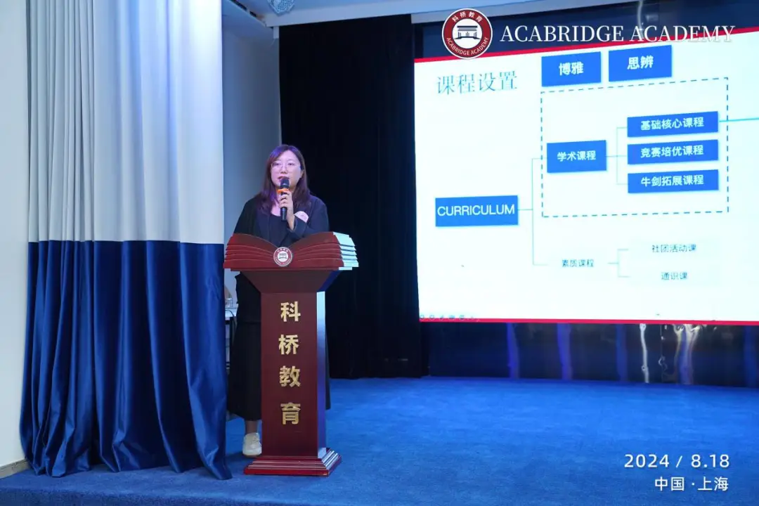 报到当天,接待老师以及学生志愿者们均以饱满的热情和专业的态度(图 4)