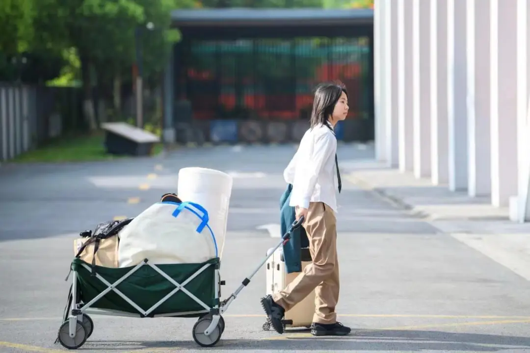 初中部开学: