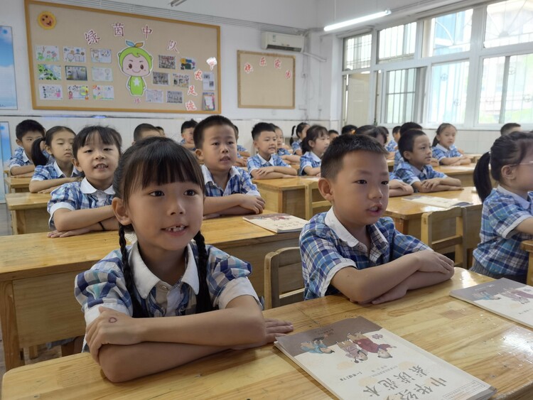 桥西外国语小学开展“童”讲普通话 “诵”读传经典活动