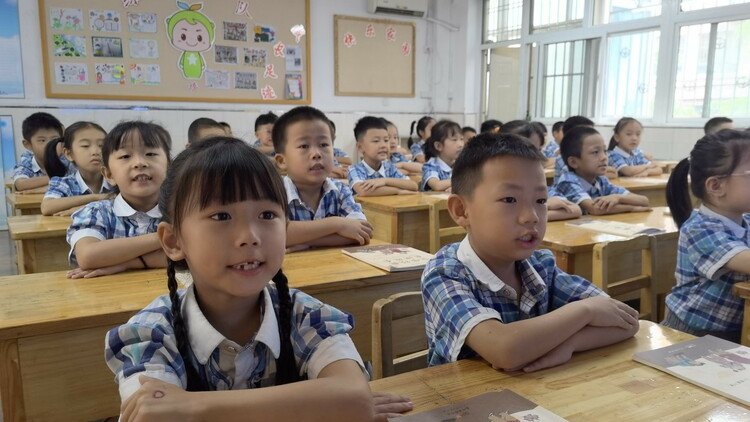 桥西外国语小学开展“童”讲普通话 “诵”读传经典活动