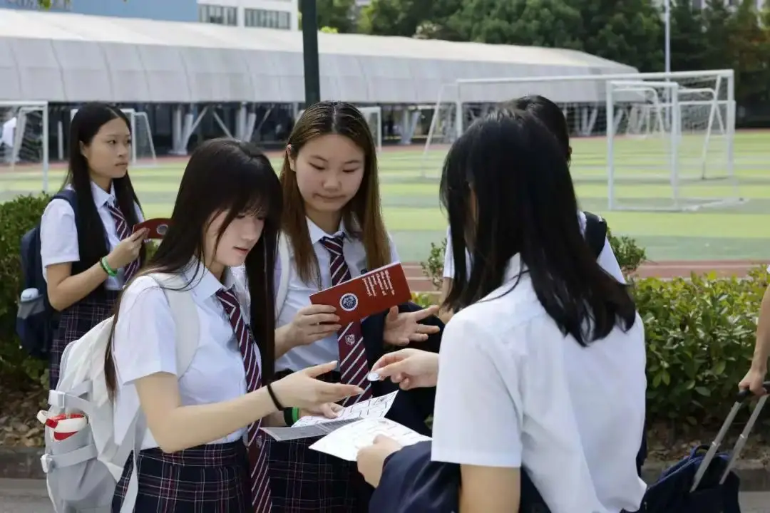 秋风乍起,学校迎来开学季。所有师生们活力满满的回到校园。(图 3)