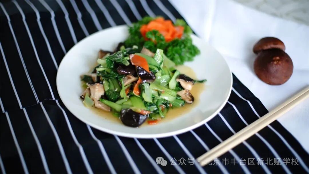 学校食堂全程把控食材采购、清洗、加工、烹饪、留样等每一个环节