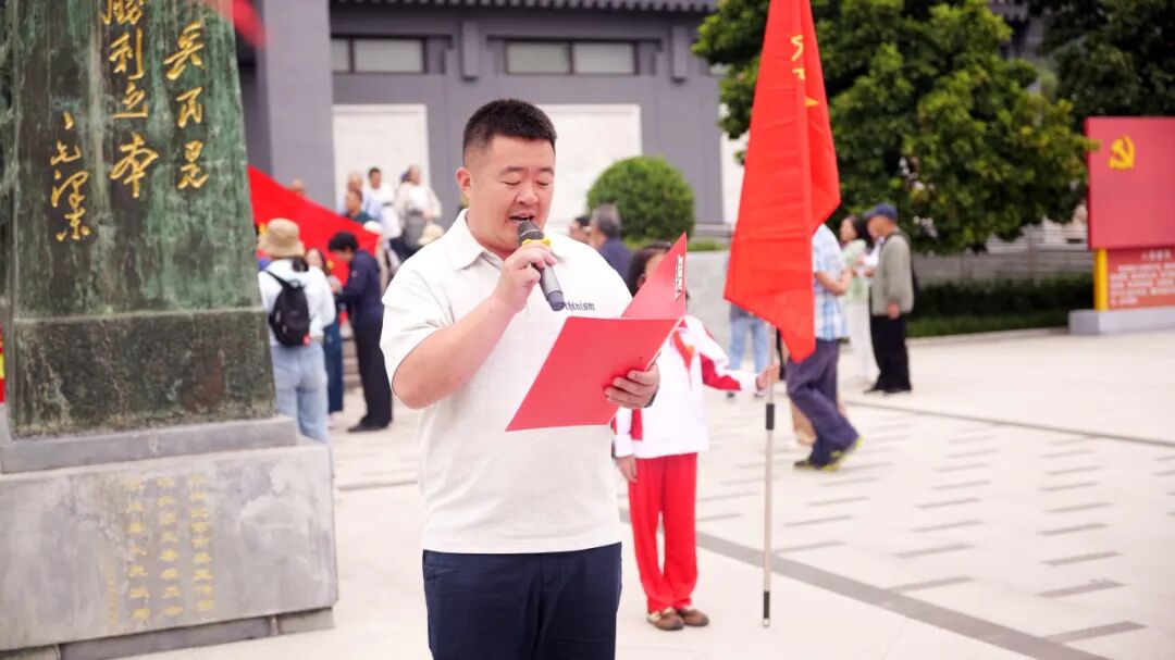 94年后的今天,师生们站在英雄战斗过的地方