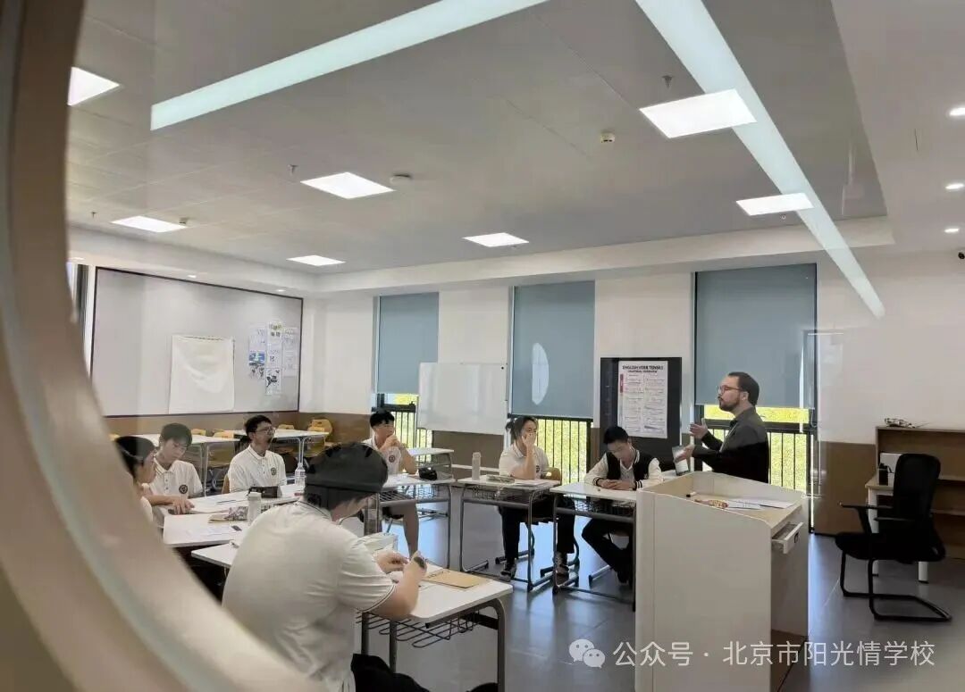 暑假结束,金秋学年如期启幕。8月31日