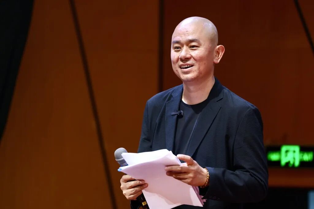舞蹈是什么?是课间操的整齐动作,还是生日会的蹦跳快乐?