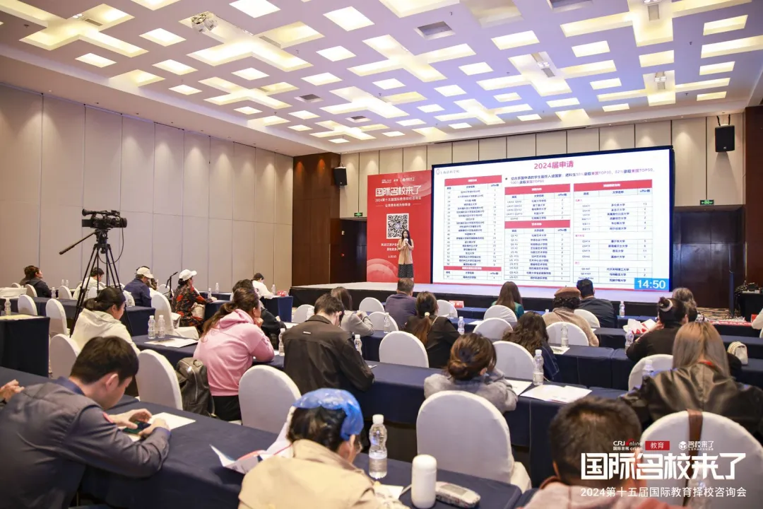 在演讲最后,张老师解答了部分家长的疑惑