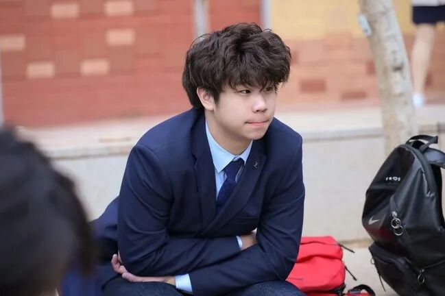 香港大学,这所与他的专业理想颇为契合的学府,也终将从遥远的梦校