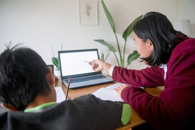 世界一流学府注重培养学生的领导力和综合能力。