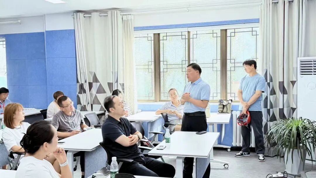 宋校长向家委代表们重磅通报了 2026 年中考招生亮眼成果: