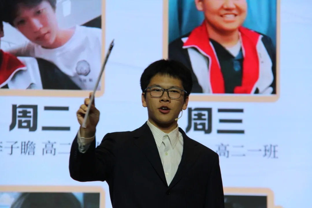 高二年级共创的情景剧《谁逼疯了周日》以极度贴近校园生活的剧情和夸