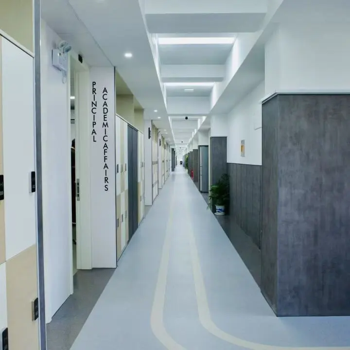 学校致力于打造一所无边界的学校,把课堂知识与社会实践相结合