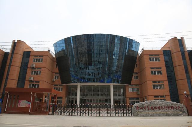 郑州市管城回族区育英外国语学校照片