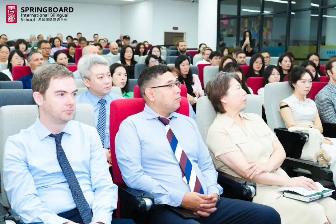 期待在新学期大家携手共进，共同为学校发展做出贡献